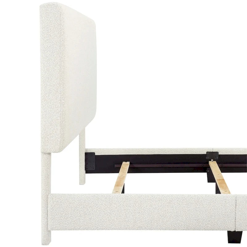 Testiera alta in bouclé bianco e letto a piattaforma imbottito — Struttura in LVL e compensato fresato CNC
