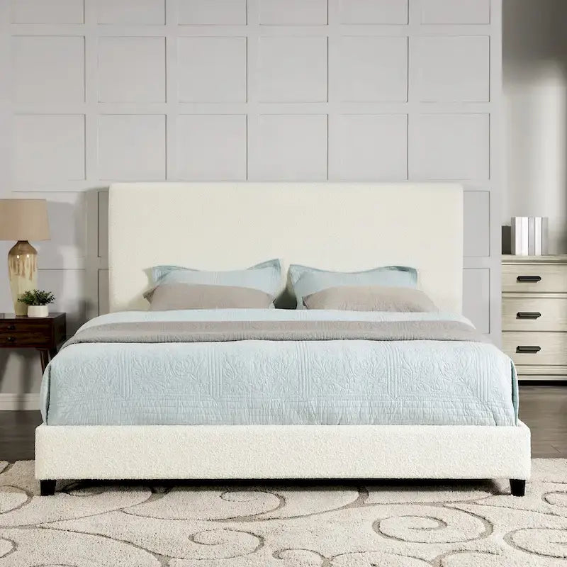 Testiera alta in bouclé bianco e letto a piattaforma imbottito — Struttura in LVL e compensato fresato CNC