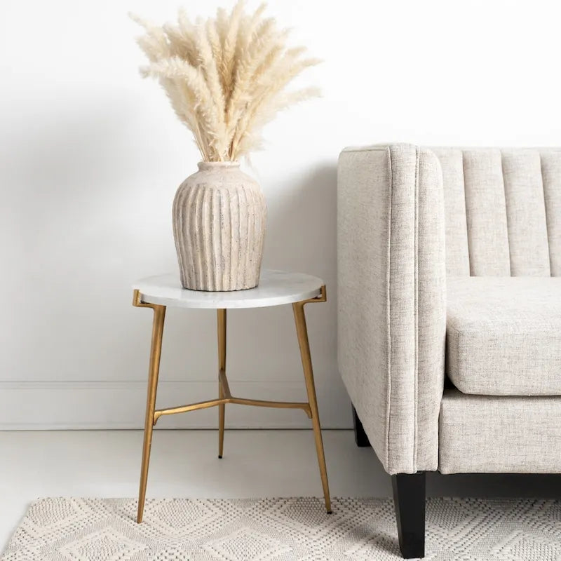 Tavolino d'appoggio Glam contemporaneo bianco e oro - Piano in marmo e base a treppiede color oro
