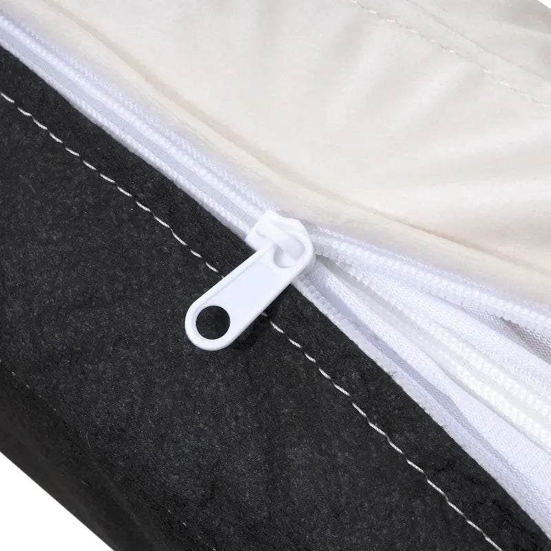 Poltrona di design in velluto con cuscino rimovibile e gambe in metallo dorato
